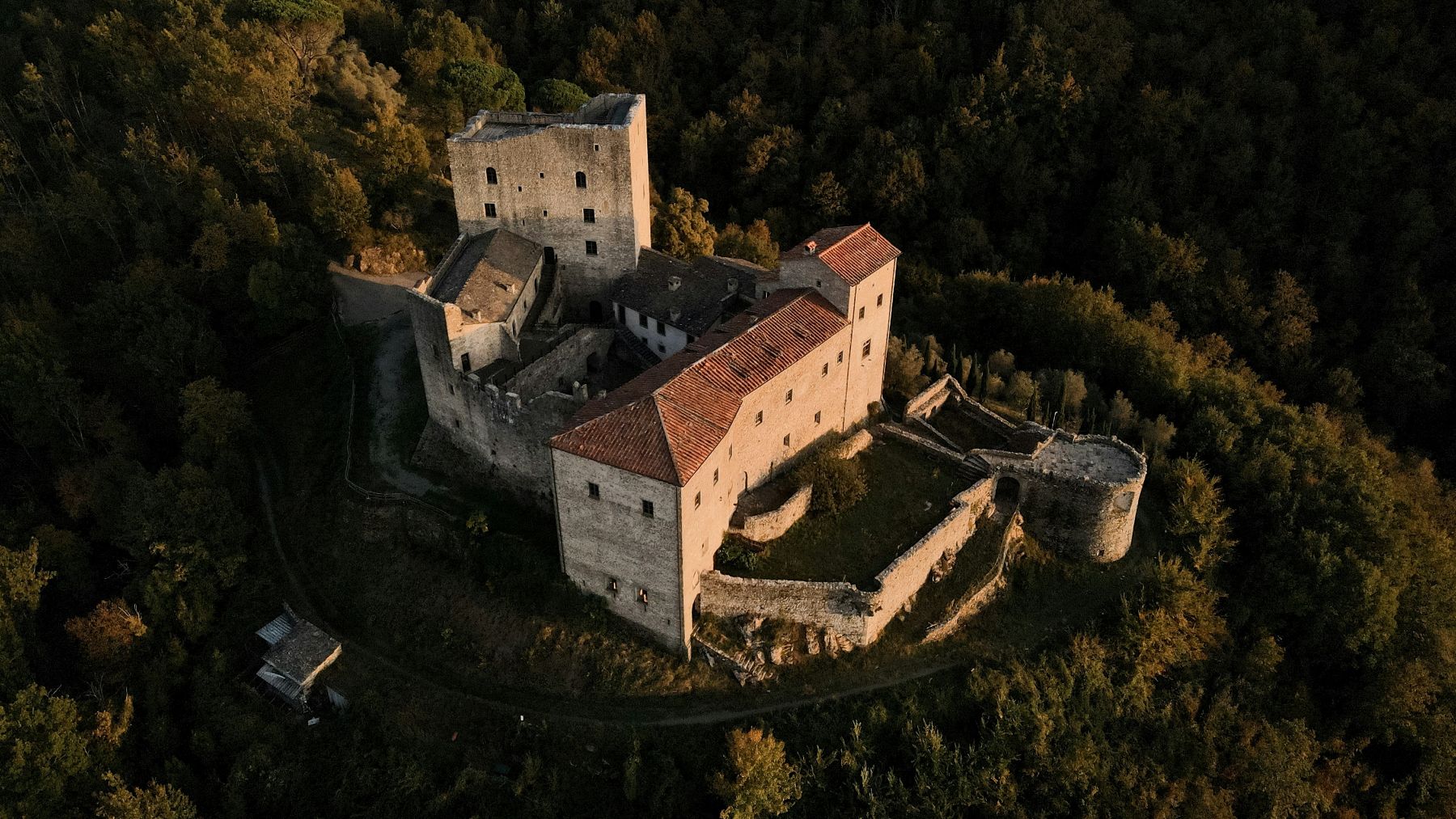 Hillside Chateau in Montepulciano, Italy – DEMO - Slide